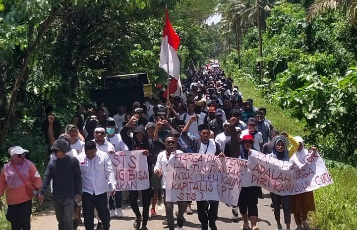 Catatan:
Aksi damai ini berakhir dengan pembubaran oleh aparat menggunakan gas air mata.
Empat belas warga Maba Tengah kemudian mengalami proses kriminalisasi.